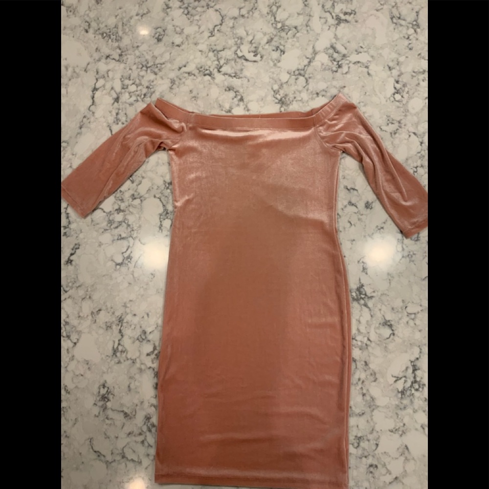 NWT Charlotte Russe Off Shoulder Velvet Mini Dress - 3/4 inch sleeve - Bodycon